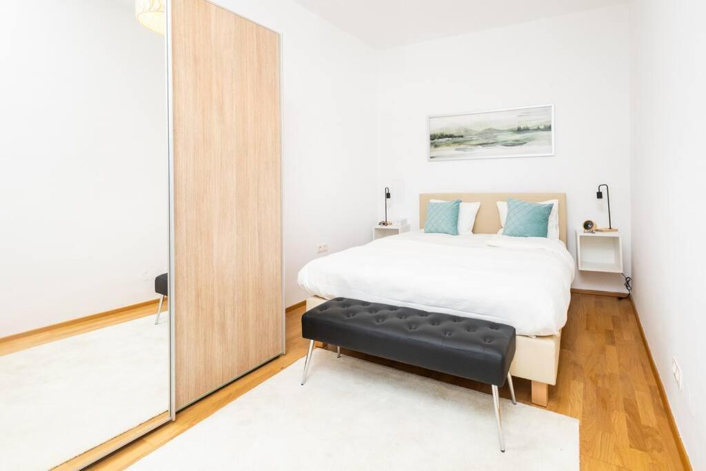 Appartement Orestaliving - Danube Canal View *